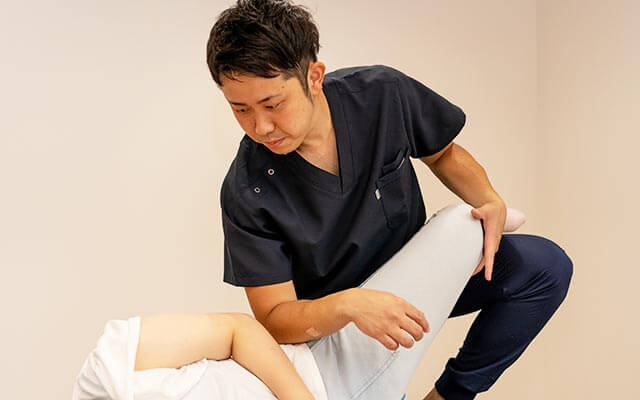 こくあ接骨院の施術風景