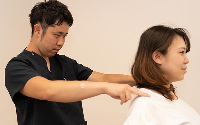 こくあ接骨院の施術風景