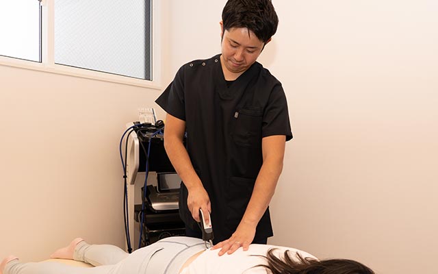 こくあ接骨院の施術風景