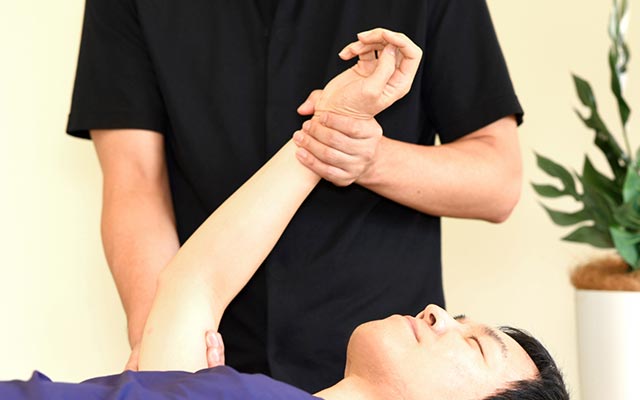 こくあ接骨院の施術風景