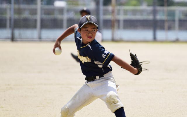 野球肘のイラスト